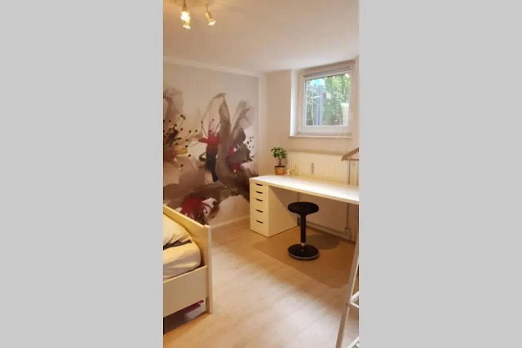 2 Zimmer-Einliegerwohnung Am Flughafen Schoenefeld Berlin
