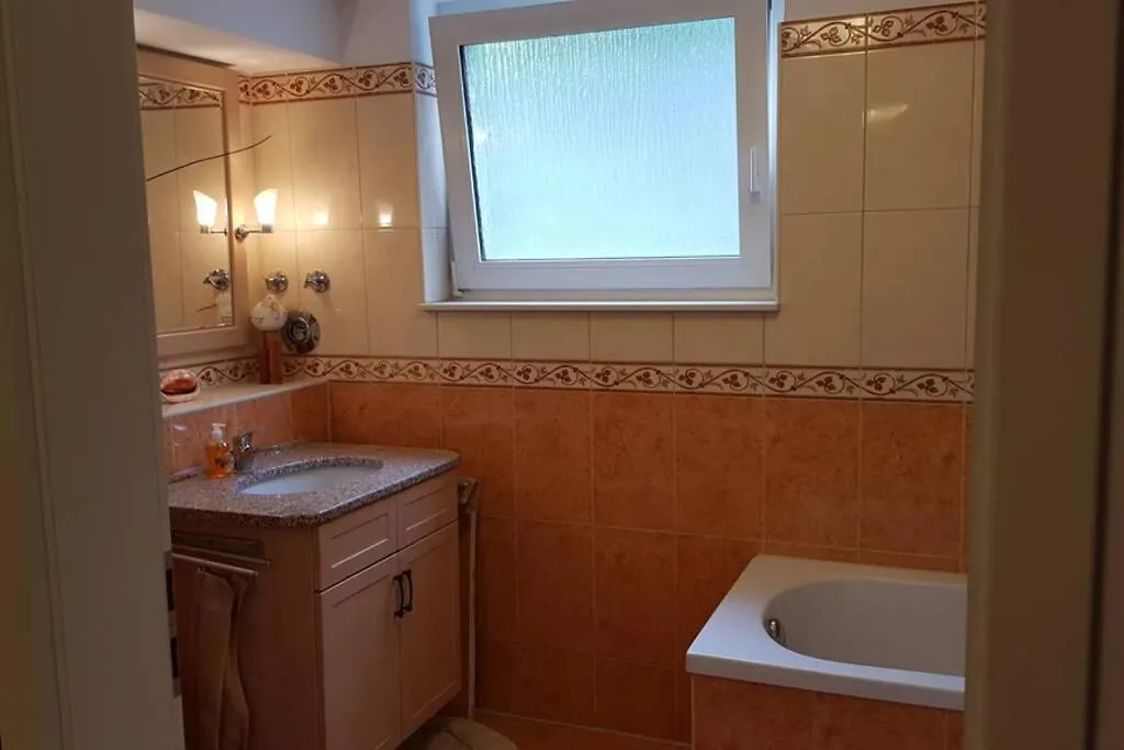 2 Zimmer-Einliegerwohnung Am Flughafen Schoenefeld Berlin 0*,