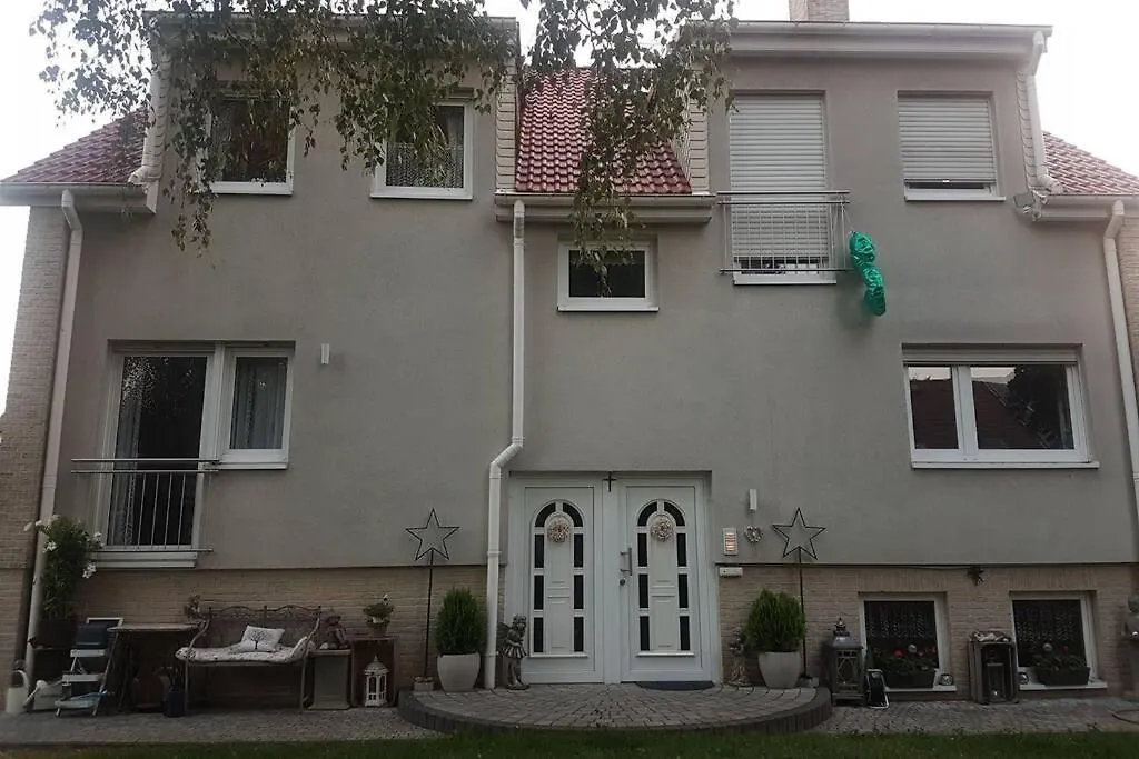 2 Zimmer-Einliegerwohnung Am Flughafen Schoenefeld Berlin 0*,  Almanya